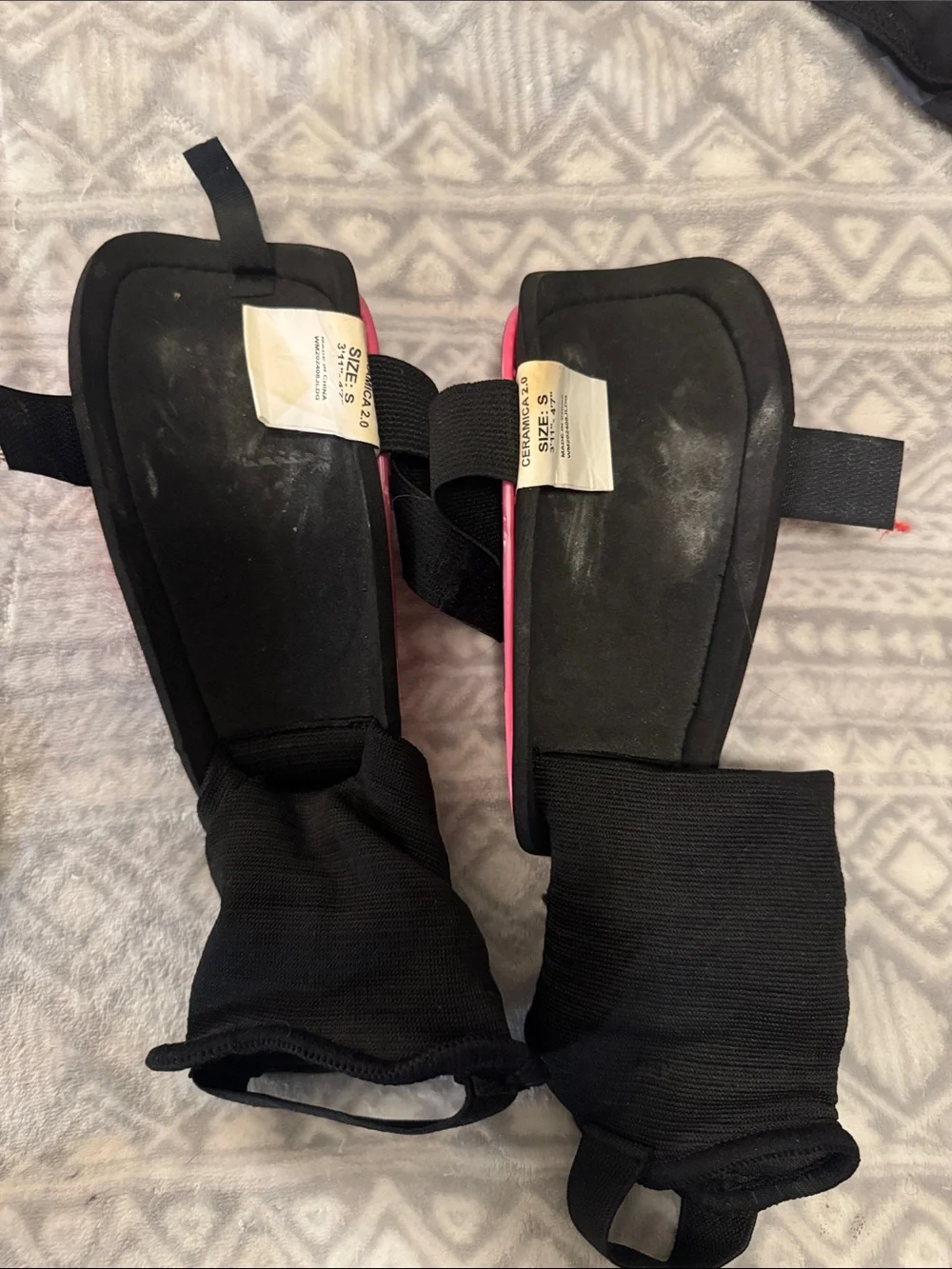Umbro Pink and Black girls/boys Soccer Shin Guards with Ankle Sleeves